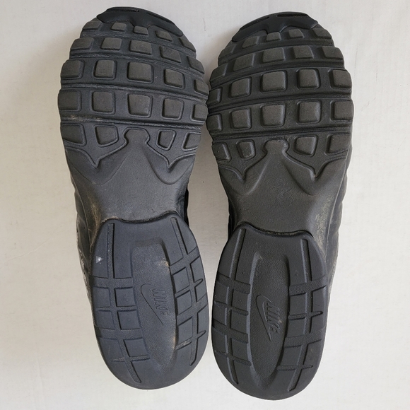 Nike Air Max Invigor Premium - Picture 7 of 8